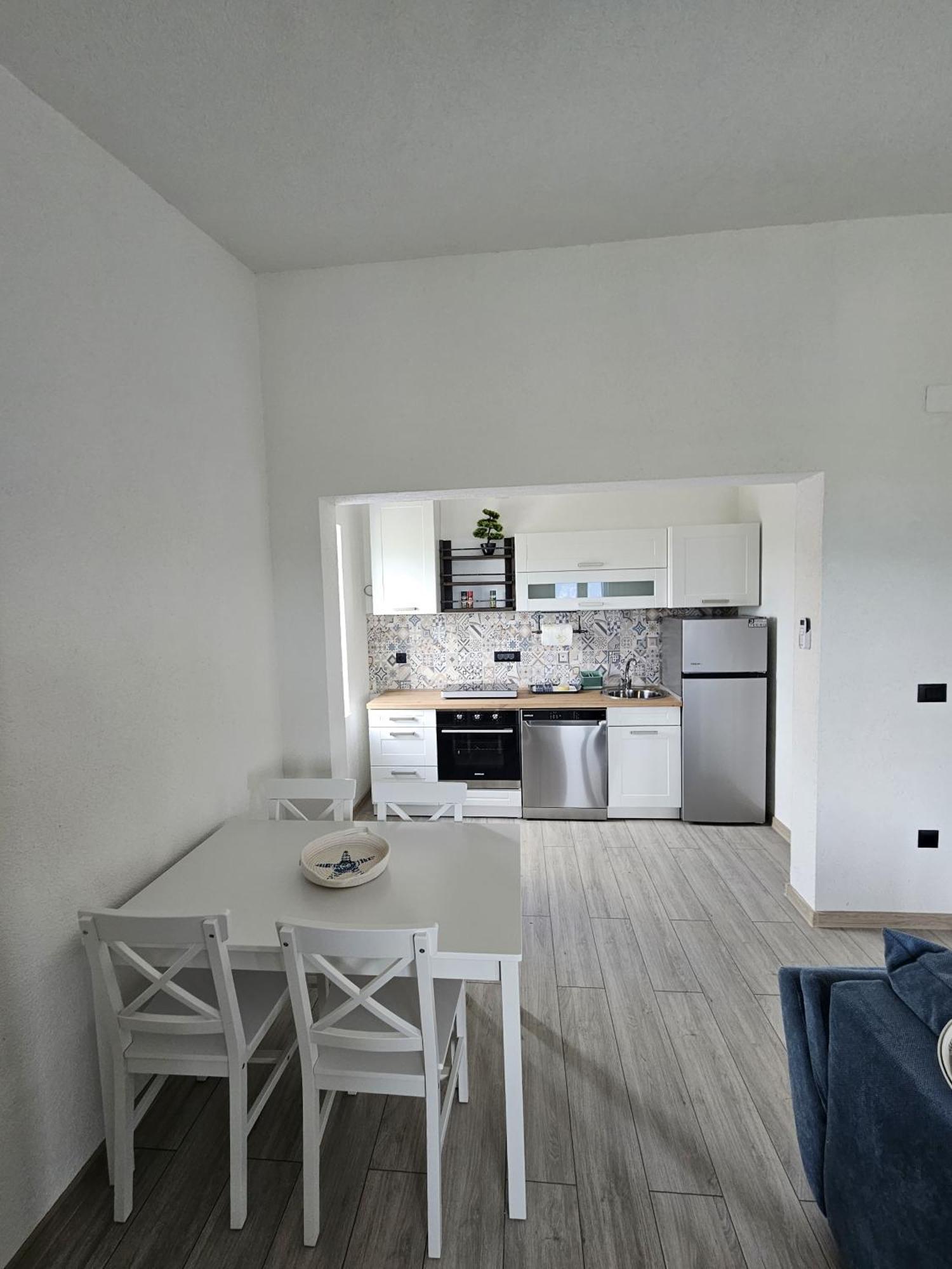 Apartmani 1 Pinezici Kültér fotó