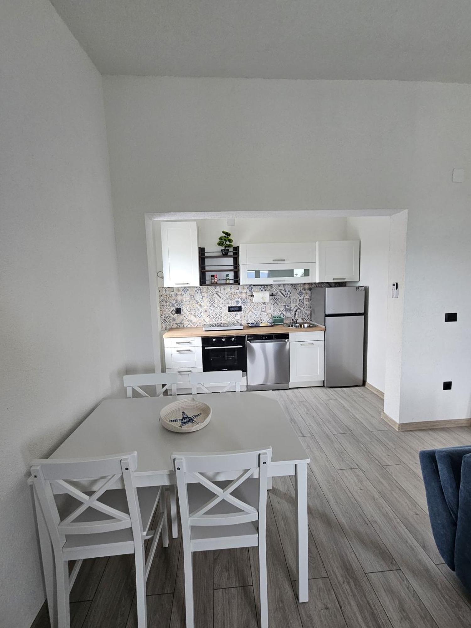 Apartmani 1 Pinezici Kültér fotó